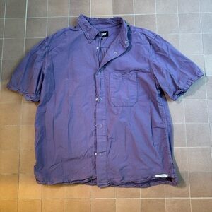 Only NY lightweight shirt. Size L